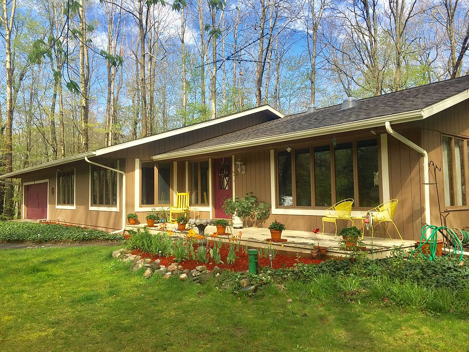  Ranch home - 10 acres