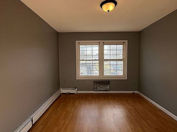 4th image of 35 Fairview Ave