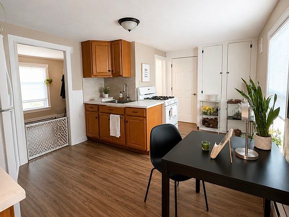 4th image of 143 Harrison St #2