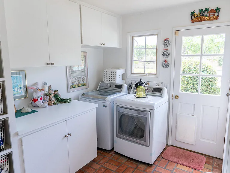 1146 N Fairview Ave — Photo 30