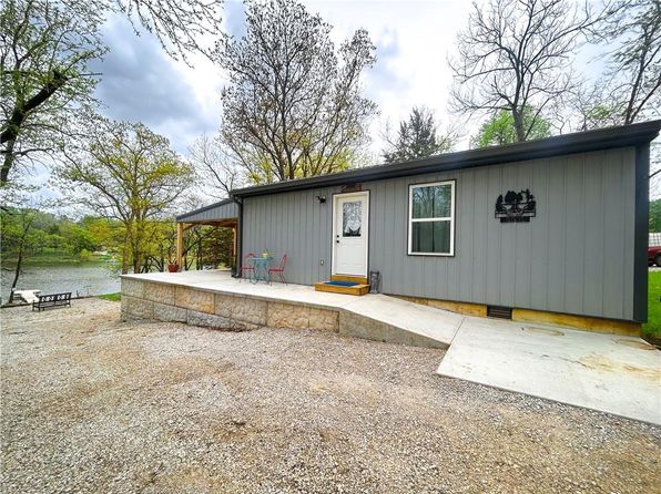 58 E Sugar Lake Cv, Mound City, KS 66056