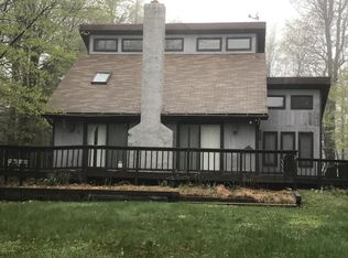 2210 Pine Valley Dr, Tobyhanna, PA 18466