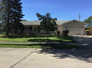 943 Hollyhill Dr, Fort Wayne, IN 46819