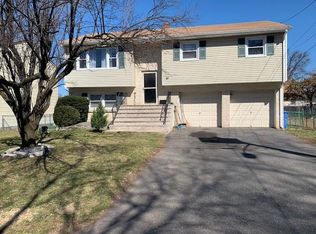 91 Maple St, Colonia, NJ 07067