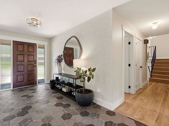 5th image of 429 W Jefferson Ct