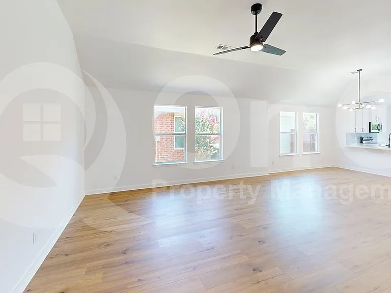 1028 Aviary — Photo 9