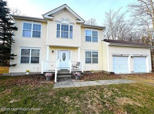 214 Kensington Dr, Bushkill, PA 18324