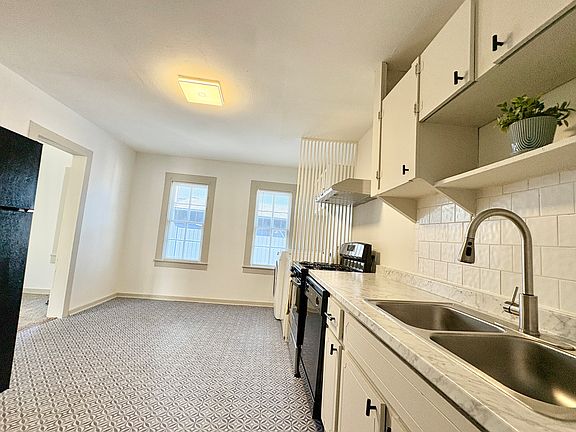 Large Kitchen space with plenty of room for eat-in dining