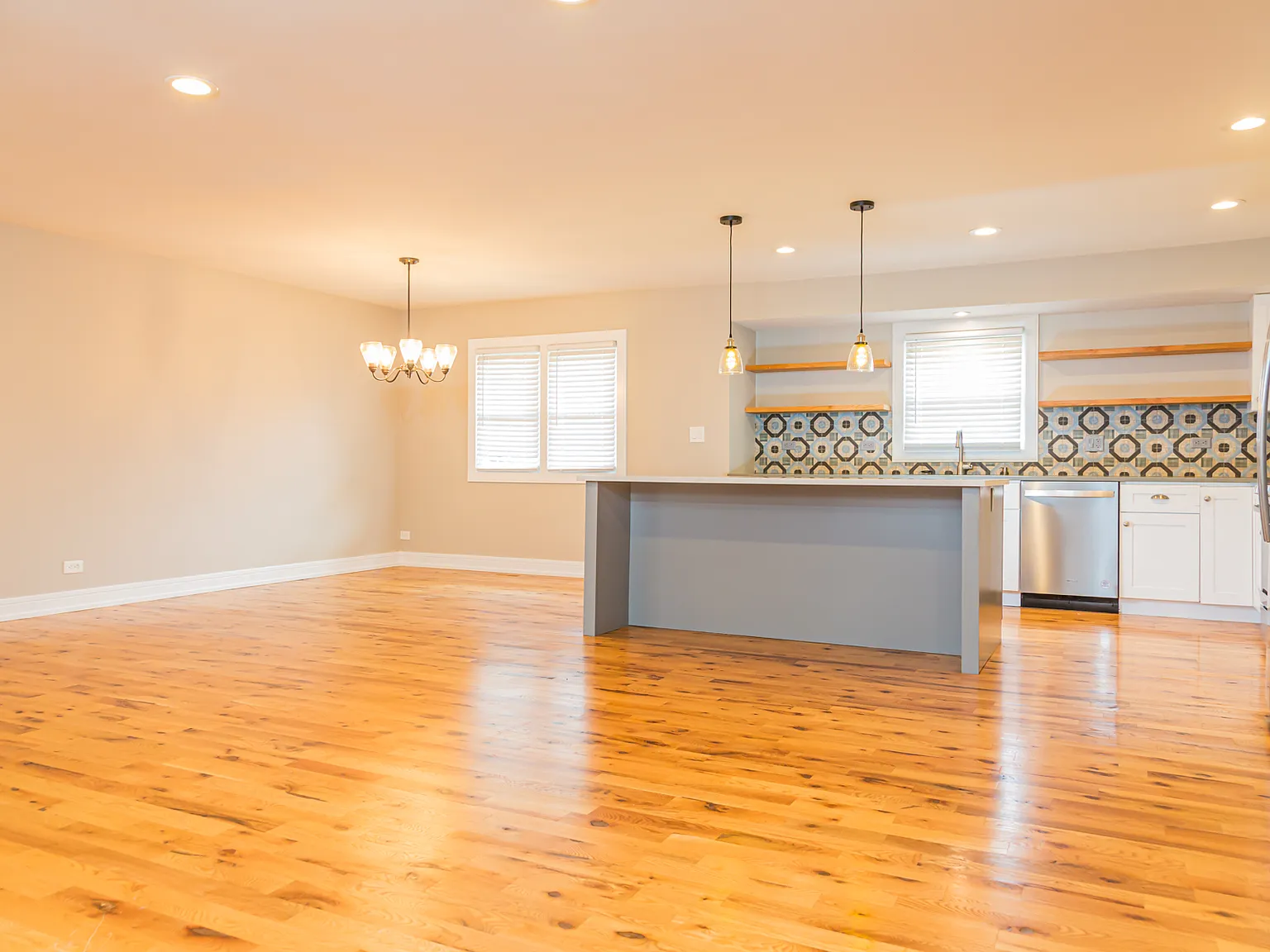 4 bed, 2.5 bath, 1948 sqft, $3,400 — Photo 3