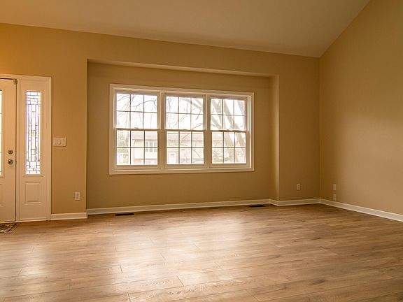 5th image of 1900 Loganberry Ln