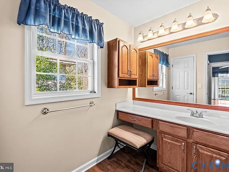 686 Lake Caroline Dr — Photo 34