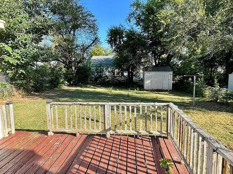 429 W Hurd St — Photo 13