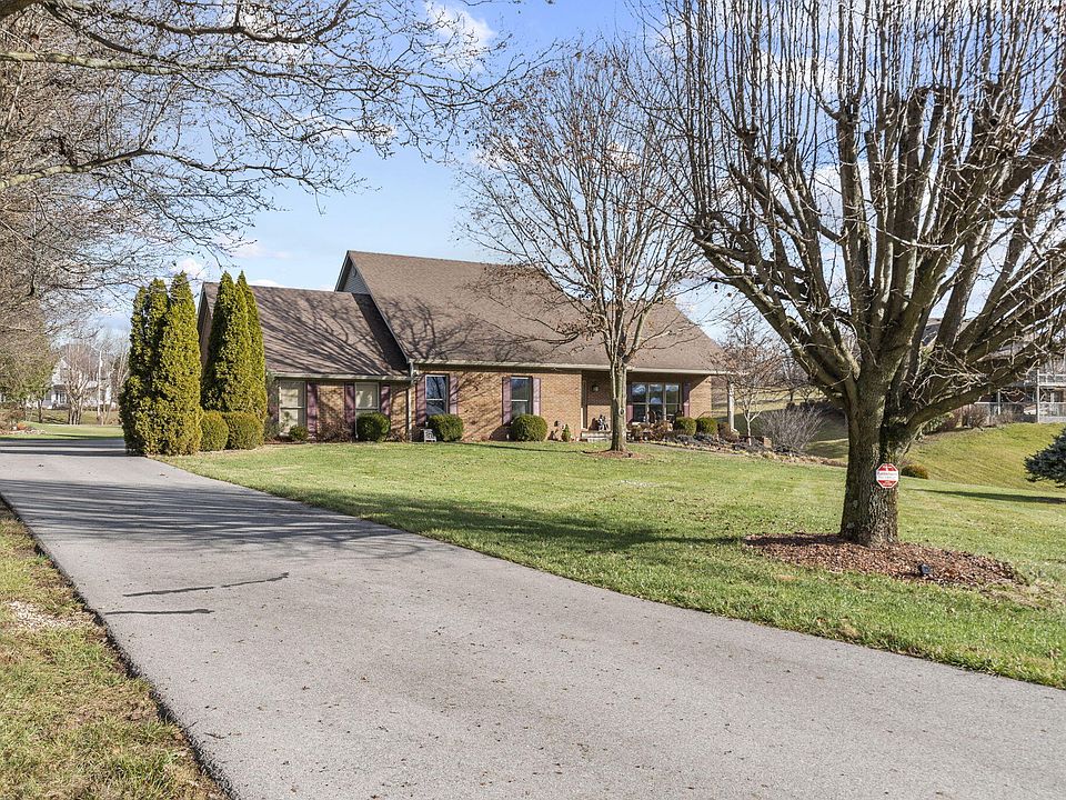 1st image of 216 Eric Dr