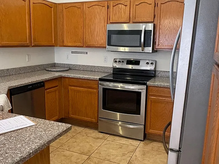 1885 E Drake Dr — Photo 2