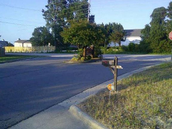 5th image of 15 Peachtree Ln
