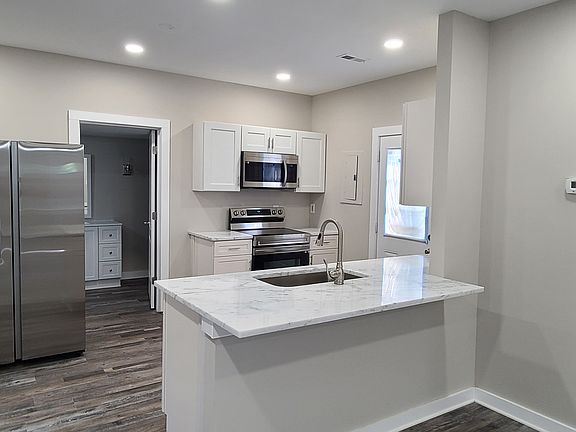 Samsung SS Appliances, 3 years old , Like new , Granite Counter tops