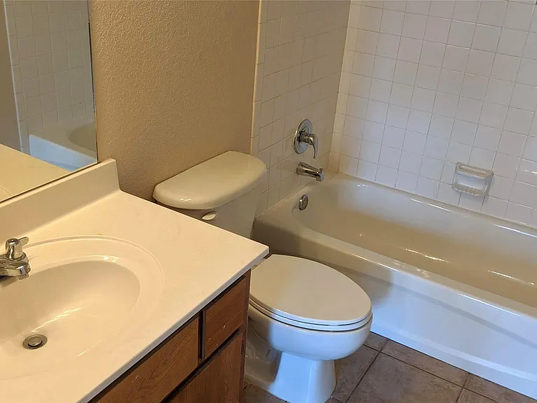 112 Sendero Dr — Photo 16