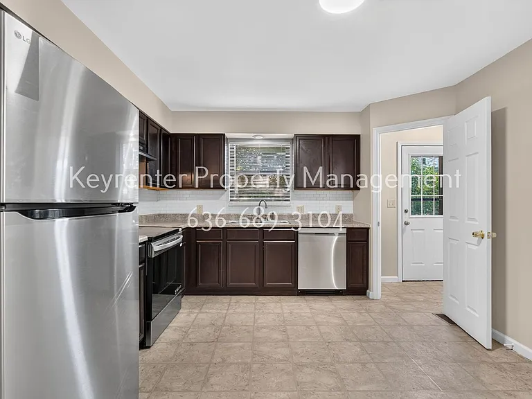 357 Della Dr — Photo 5