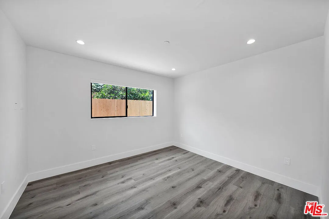 3 bed, 3.5 bath, 1222 sqft, $3,200 — Photo 2