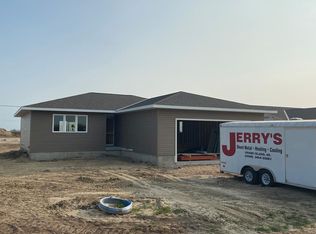 621 6th St, Phillips, NE 68865