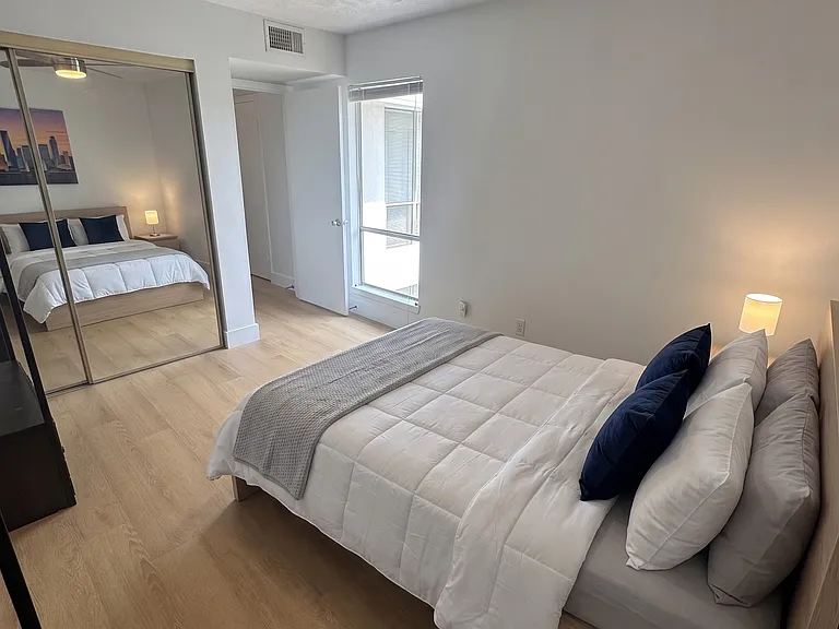 7655 S Braeswood Blvd #8 — Photo 6