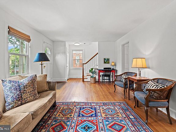 4th image of 2505 Leslie Ave