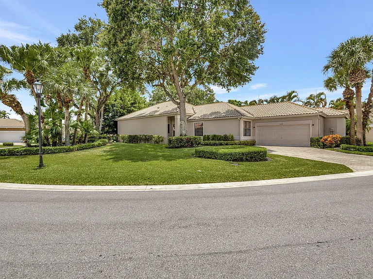4528 Barclay Fair Way — Photo 2