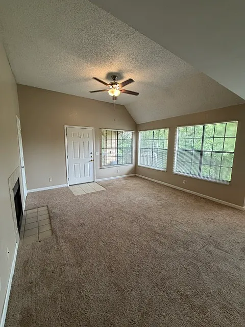 1 bed, 708 sqft, $1,300 — Photo 2