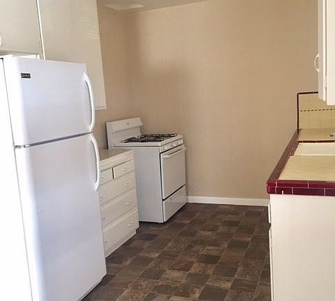 4th image of 3278 N Park Way