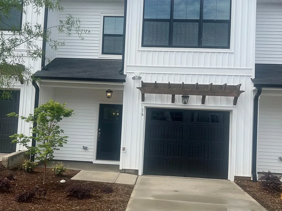 16 S Lenny Dr