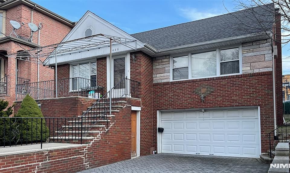 1st image of 2446 3rd St