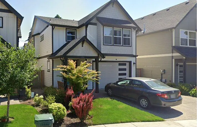 556 NW Adams Ave photo 1