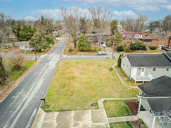 5th image of 624 1st Ave W