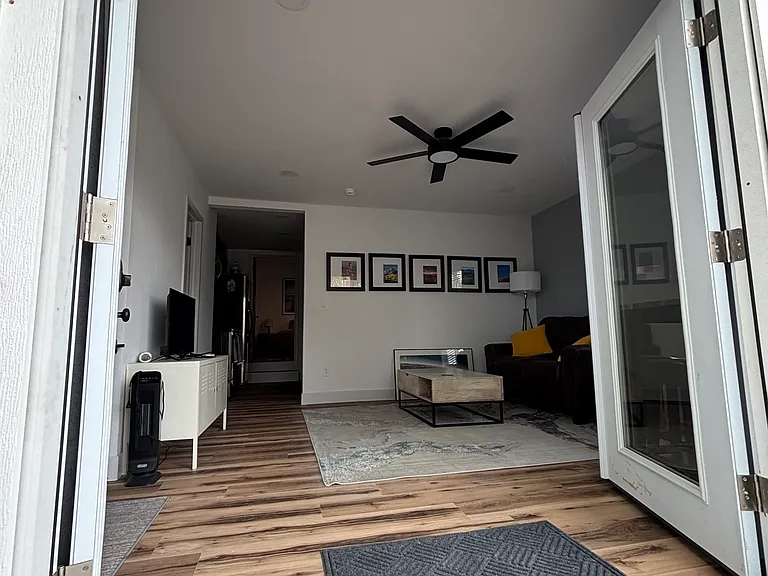 927 Colorado Ave #4 — Photo 3
