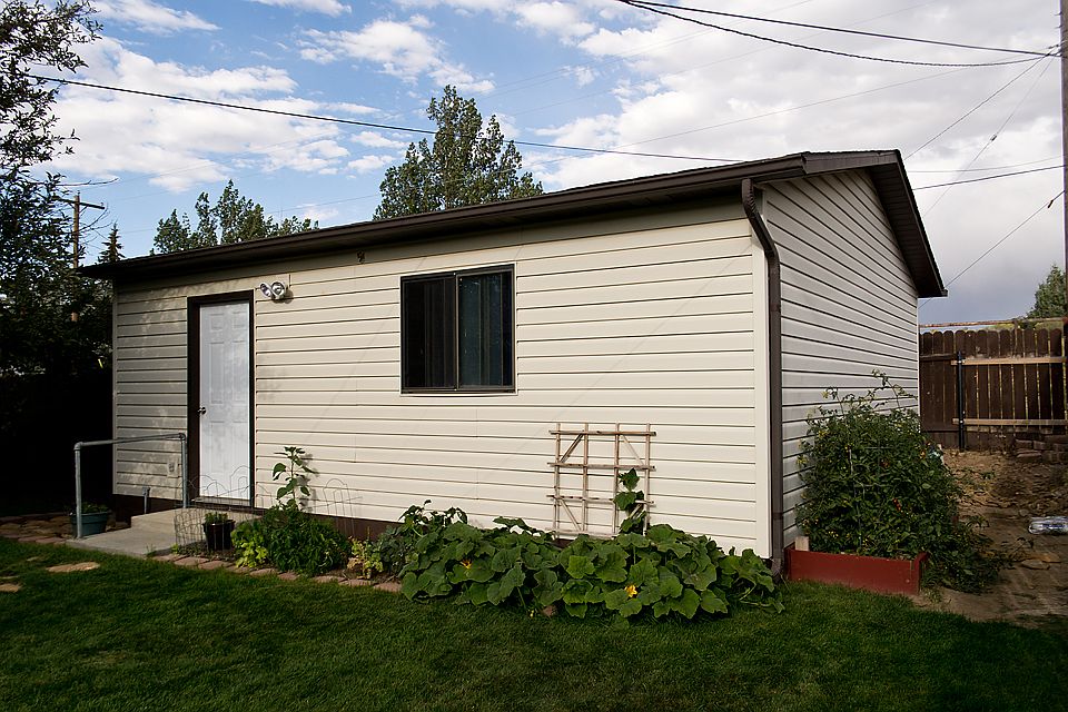 Oversize heated 2 car garage