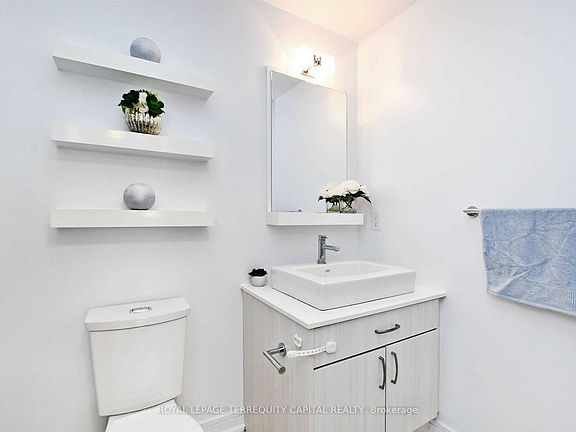 3rd image of 9199 Yonge St #406