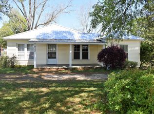 5545 Brown St, Graceville, FL 32440
