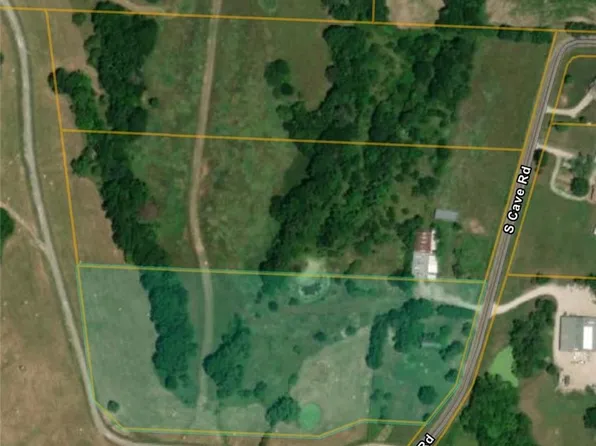 10818 S Cave Rd, Lone Jack, MO 64070