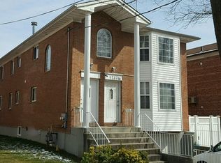 4237 209th St, Flushing, NY 11361