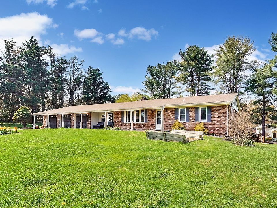 2nd image of 3904 Overlook Ln