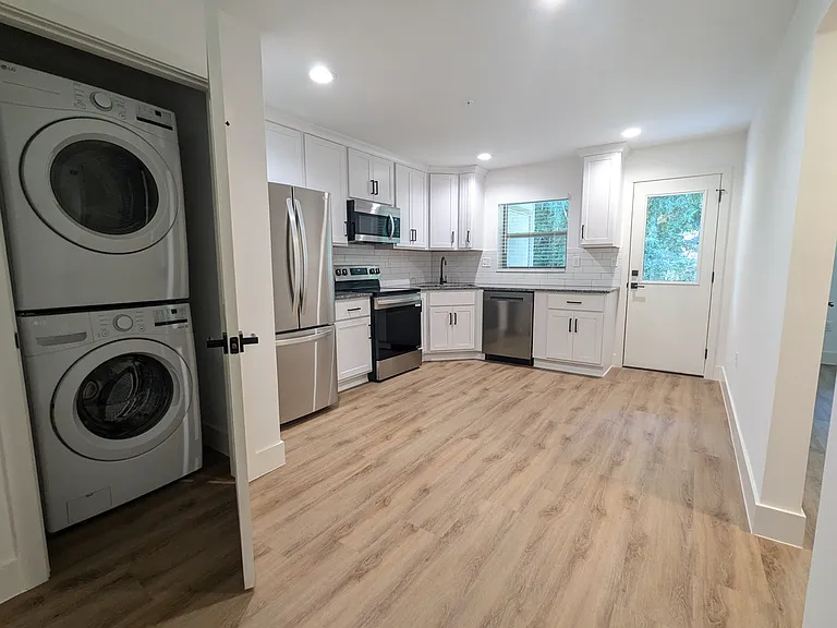 San Marco Square Apartments — Photo 22