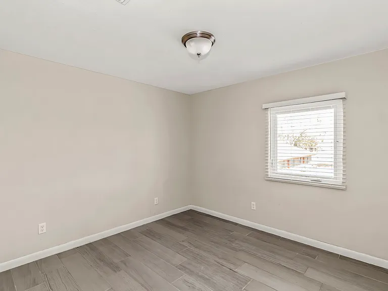 617 E Washington St #4 — Photo 7