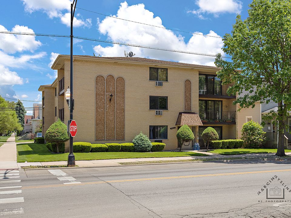 1st image of 3821 N Narragansett Ave APT 3E