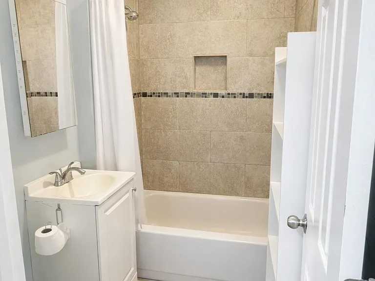 100 Rosa Parks Blvd #3 — Photo 2