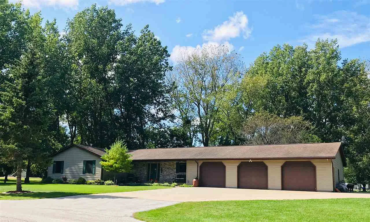 3320 Harris Ln photo 1
