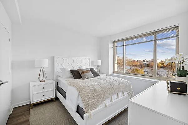 Rented by Greystar | media 10