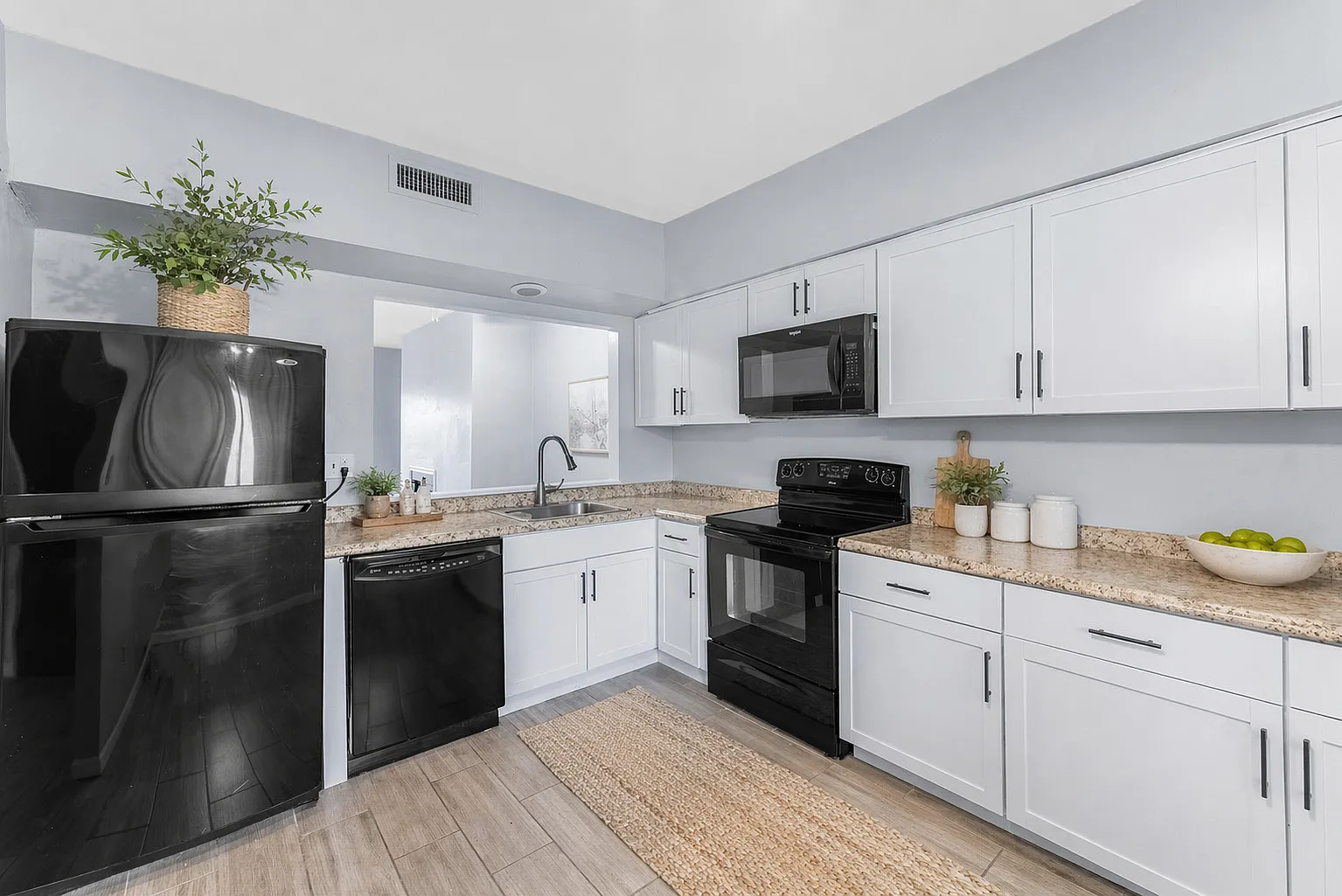 2 bed, 1102 sqft, $1,950 — Photo 3