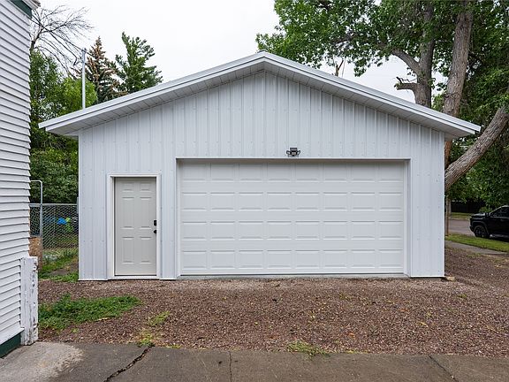 3rd image of 3027 3rd Ave N