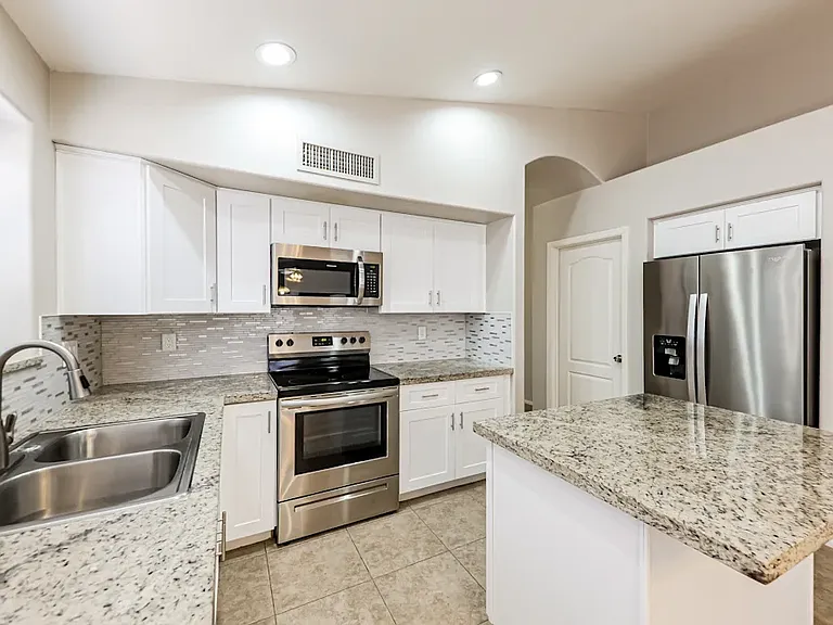 19016 W Rancho Dr — Photo 8