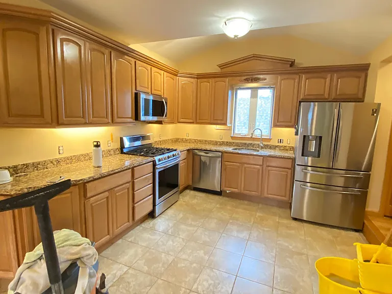 33 Springfield St — Photo 3